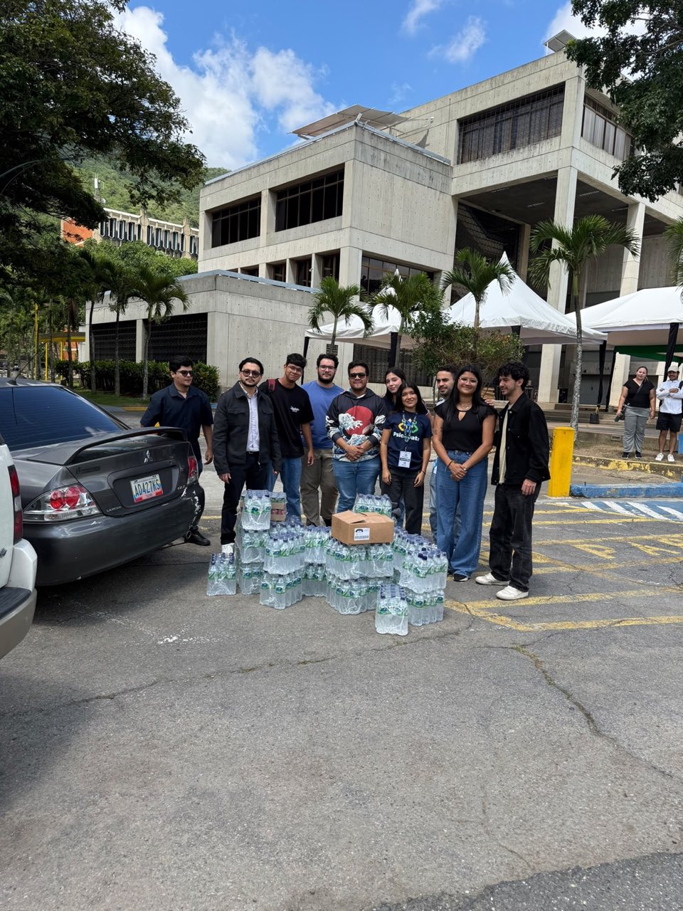 Volunteer students receiving supplies at the Universidad Católica Andrés Bello